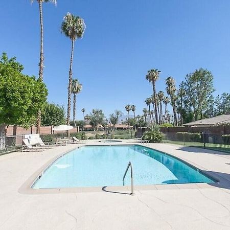 Private Country Club Condo On Awesome Golf Course! Palm Desert Eksteriør billede